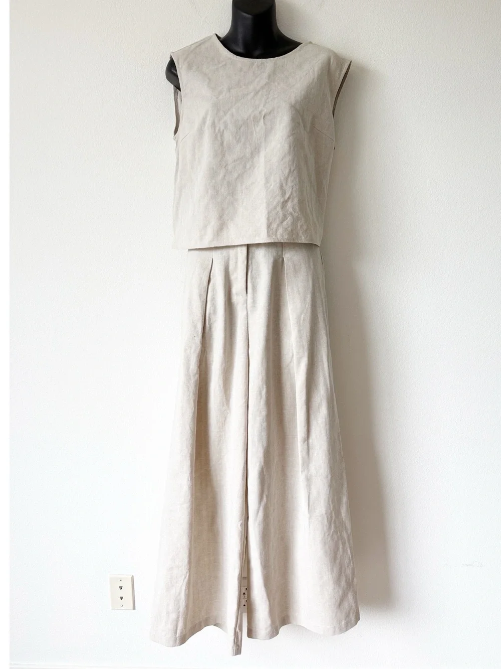 Commense Two-Piece Linen Set in Light Beige - Sleeveless Top & Wide Leg Pants - Picture 3 of 16